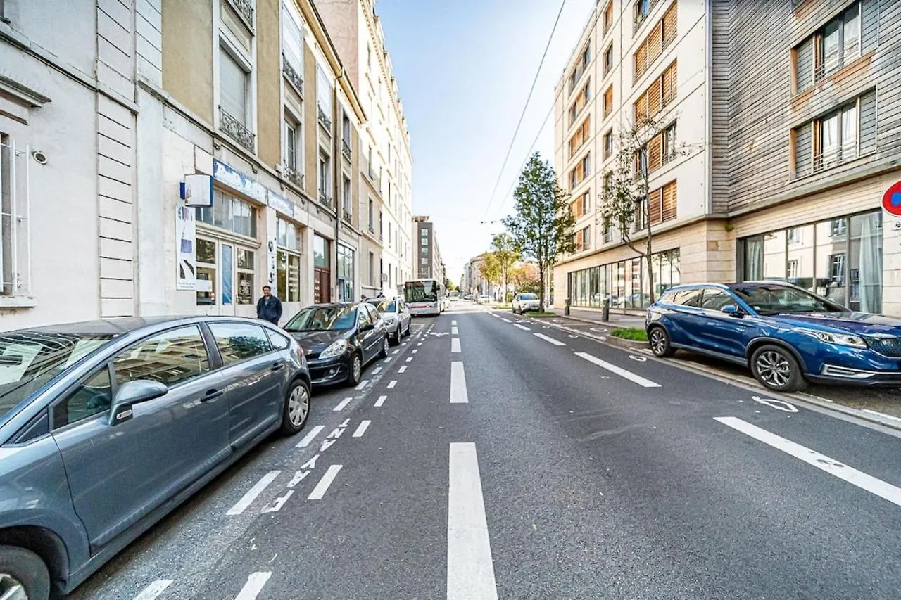 Apartment Le Petit Rochette - Appartement 2 Pers- Jean Mace Lyon