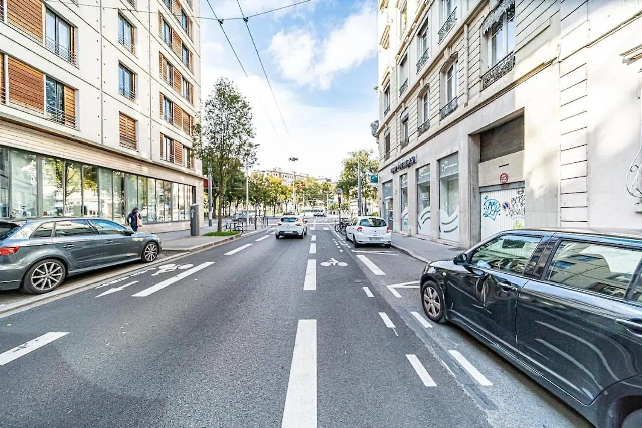 Apartment Le Petit Rochette - Appartement 2 Pers- Jean Mace Lyon